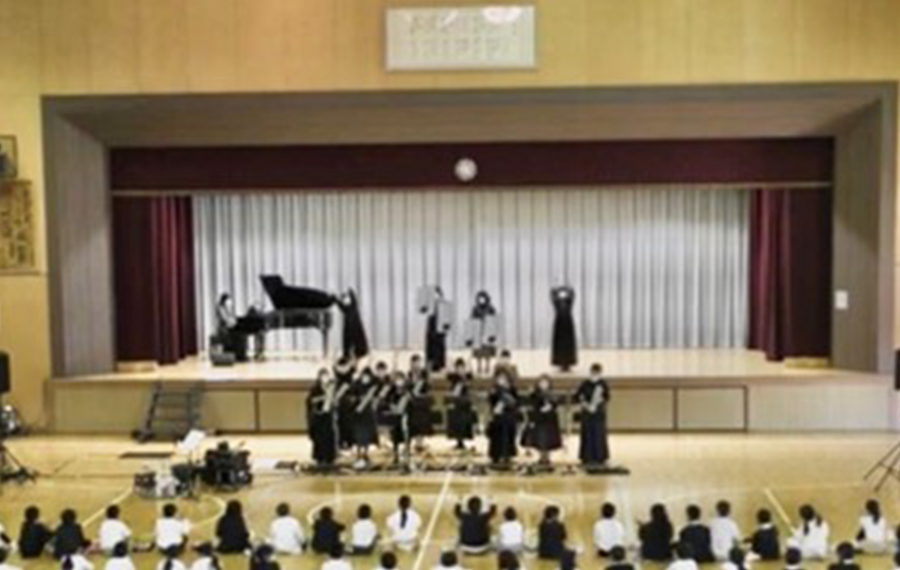 2022年10月奈良県内の小学校の芸術鑑賞会の様子（1）