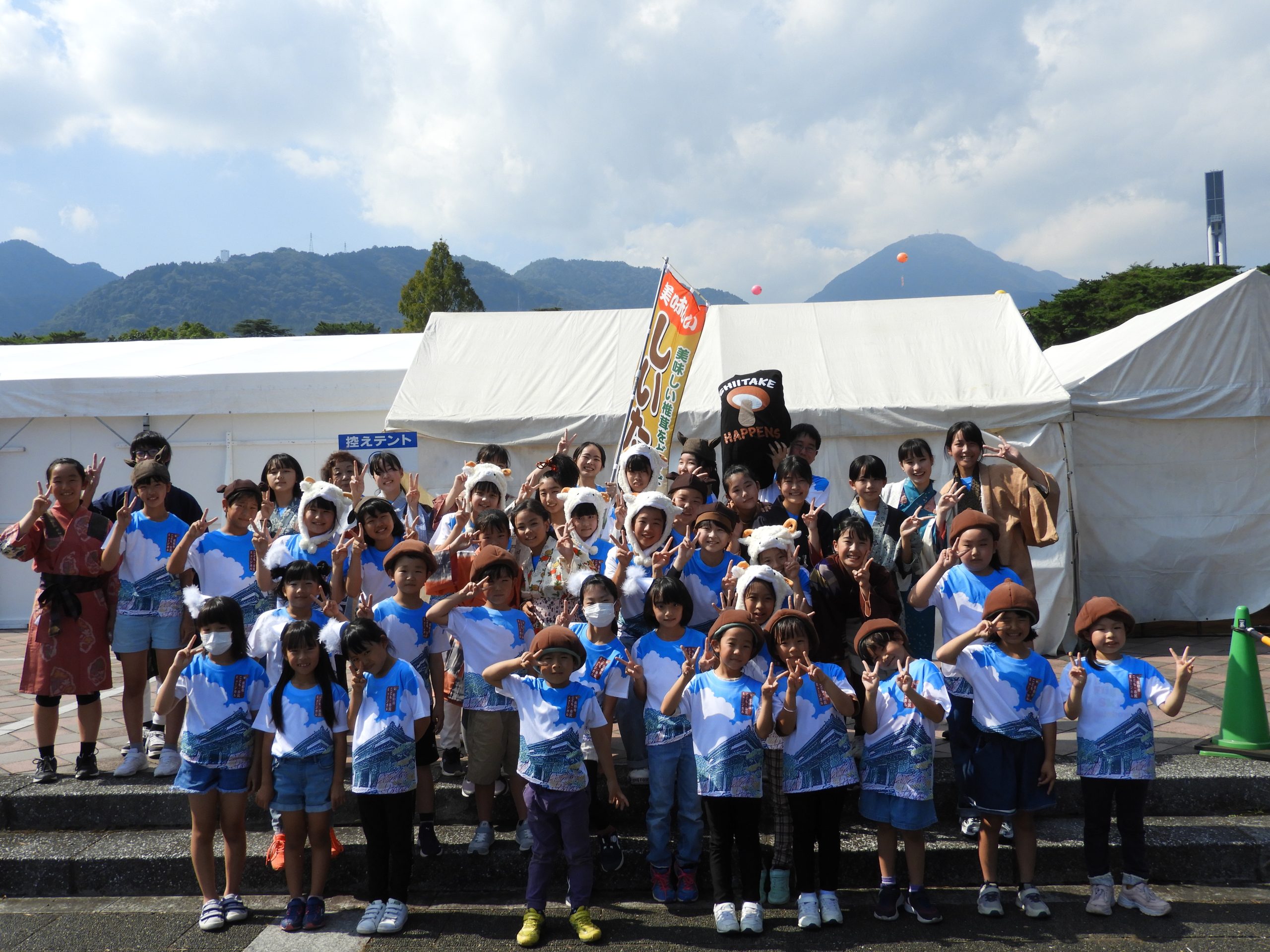 ⑥2021年度 大分県農林水産祭「おおいたみのりフェスタ」出演メンバーの集合写真