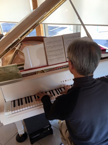 憧れのショパンを弾くために50代でピアノを始め、70代の今も継続されています。