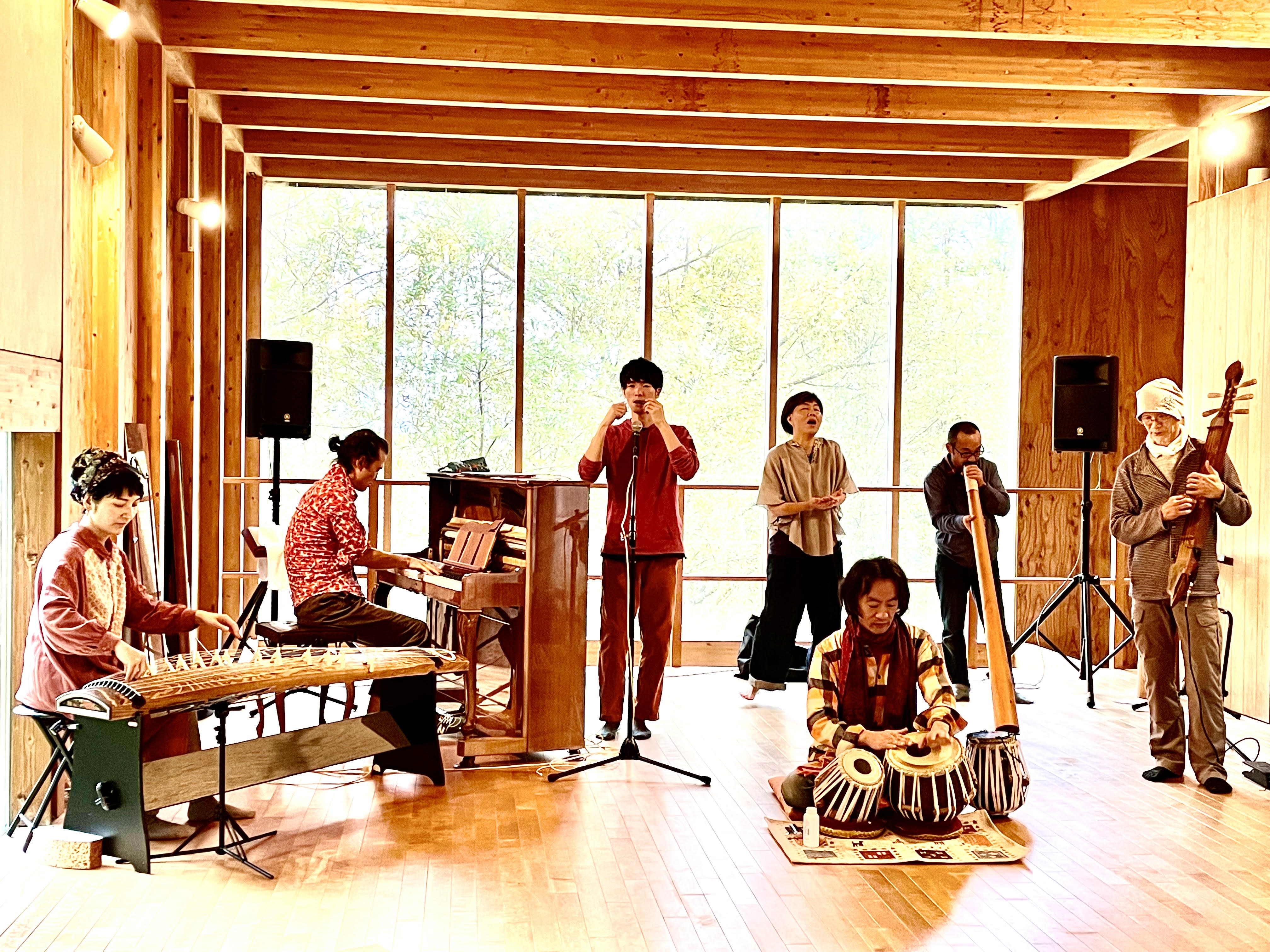 北海道長沼町での民族楽器オーケストラのリハーサル風景