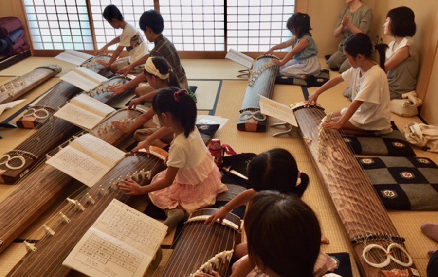 「子供のためのお箏教室」稽古風景