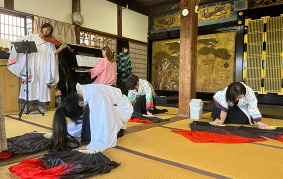 花香山西福寺でのパフォーマンス