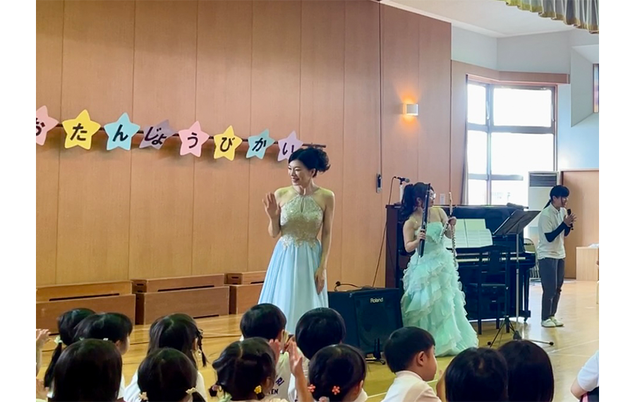 幼稚園でのコンサート