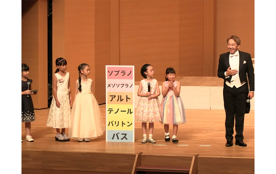 子どもの司会で進行します