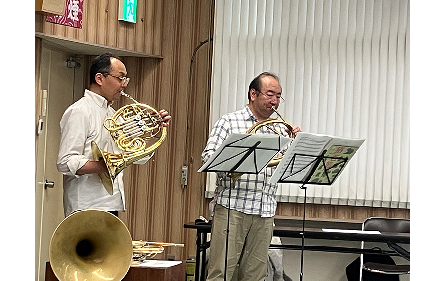 ホルン二重奏演奏の様子