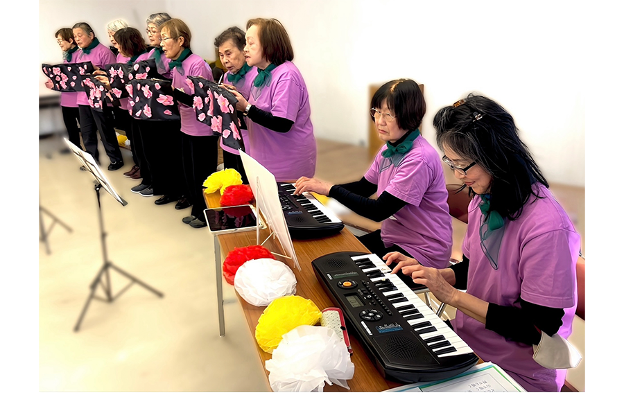 歌とキーボード演奏のアンサンブルの様子
