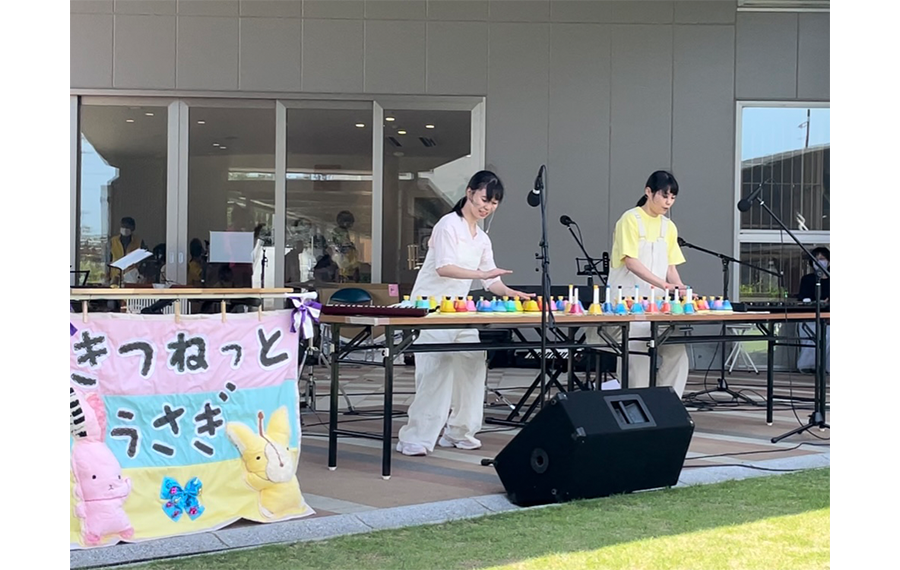 イベントのオープニングでのベル演奏