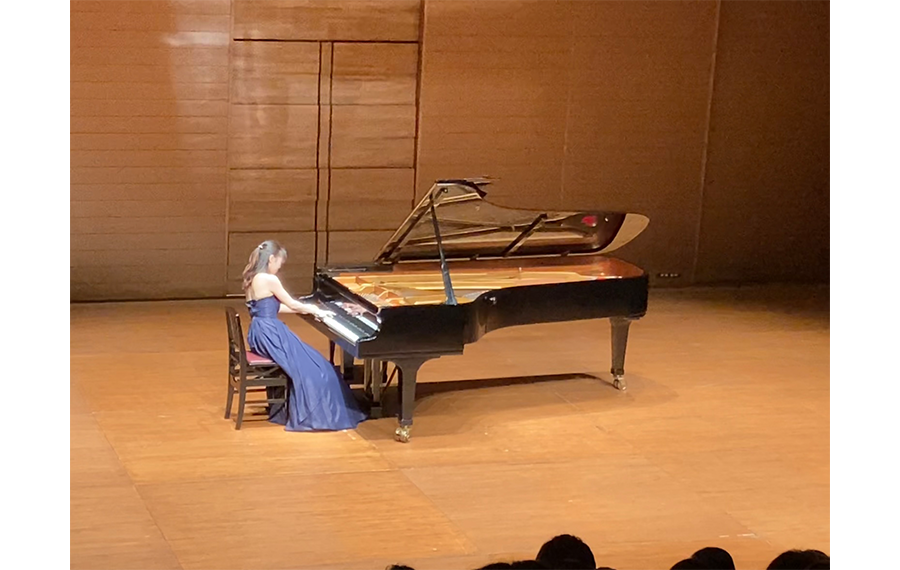 演奏会でのピアノソロ演奏