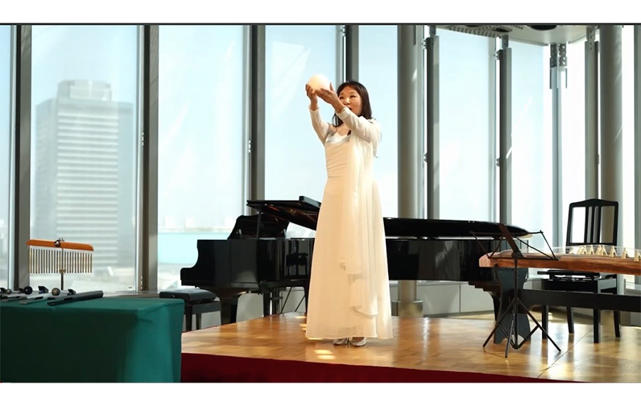 オーヴ（光の玉）をかかげ乗友実行委員長開会宣言