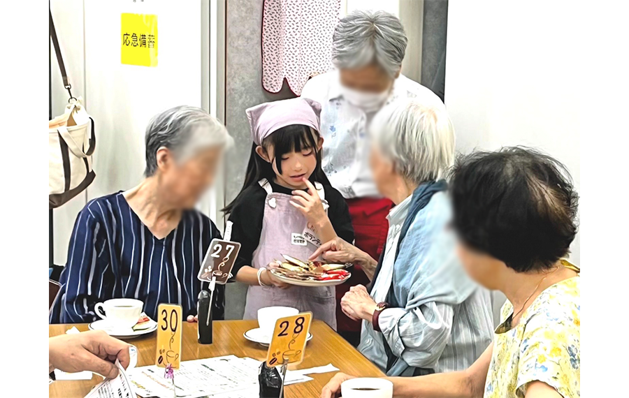 お菓子を配るりおちゃん