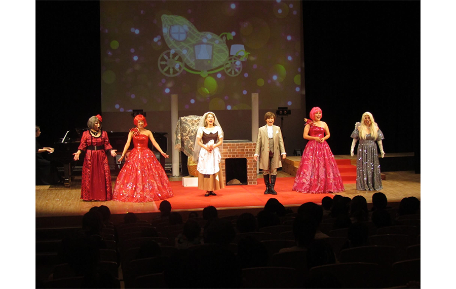 シンデレラ物語出演者一同