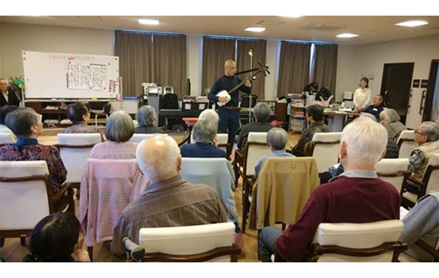 高齢者施設への訪問演奏