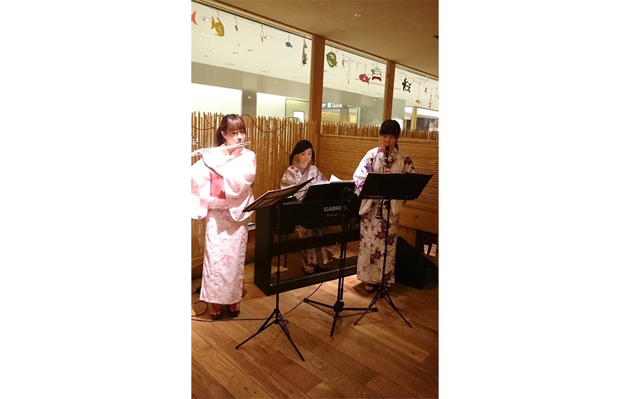 レストランでの演奏