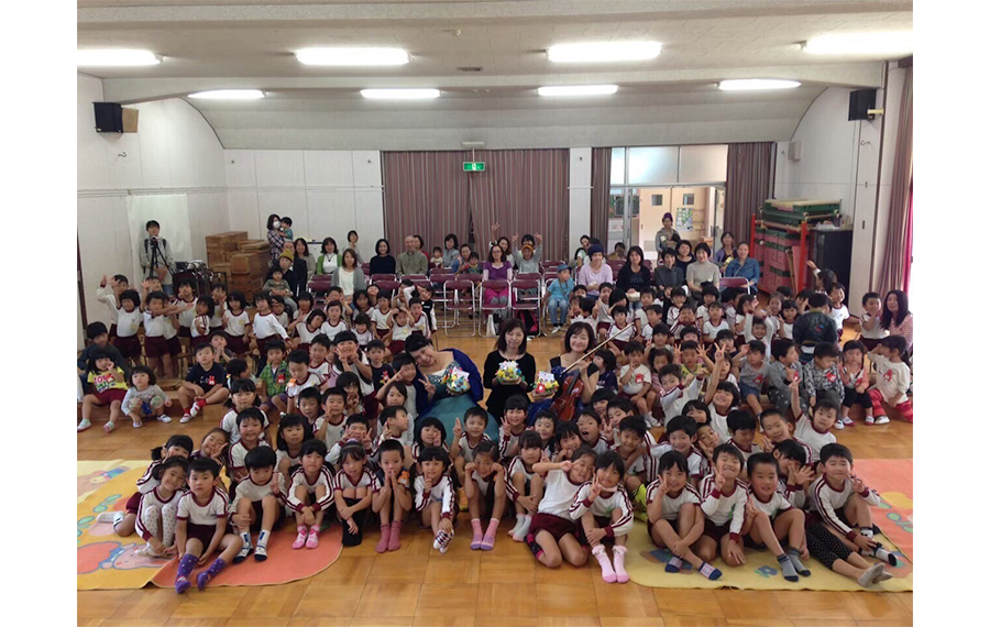 幼稚園でのコンサート(6)
