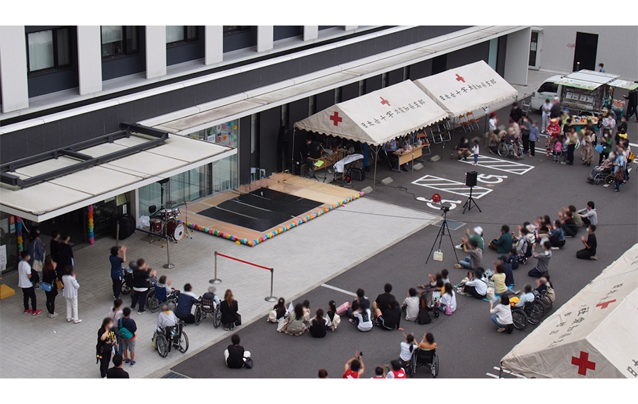 会場ステージの風景