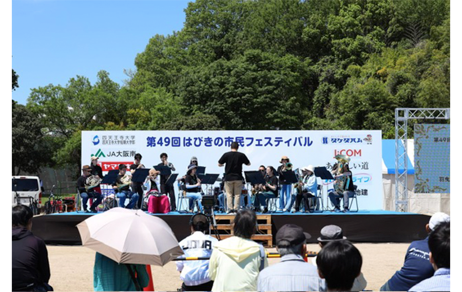 毎年5月に屋外で行われているはびきの市民フェスティバルの様子